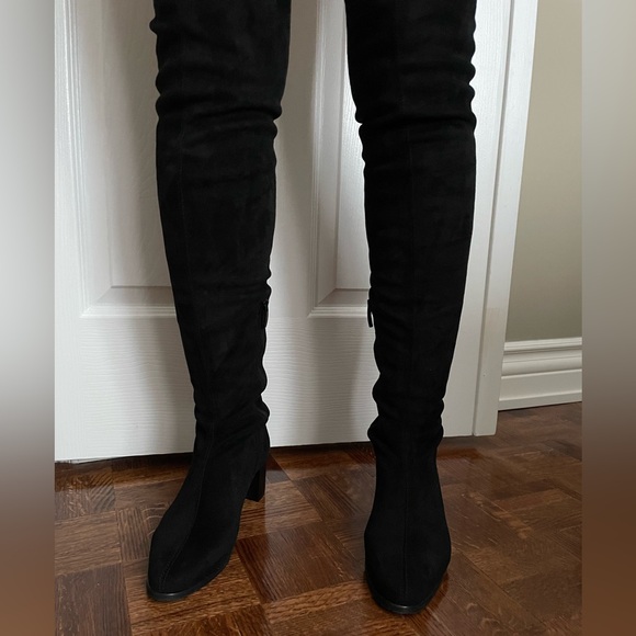 Suede boots they go over the knee. - Picture 3 of 12